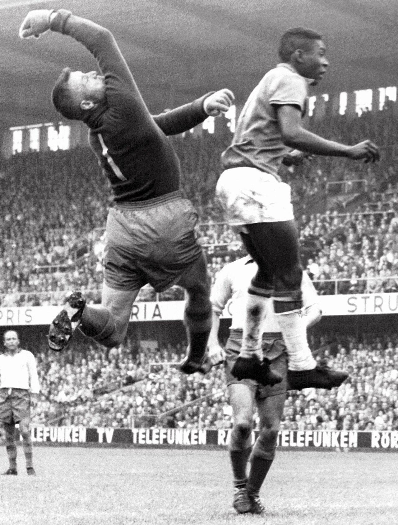 Pelé jumping — FIFA World Cup 1958, Sweden (public domain / Scanpix / Wikimedia Commons)